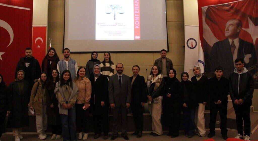 Kütahya Dumlupınar Üniversitesi’nde İnsan Hakları Haftası dolayısıyla “İnsan Hakları” konulu