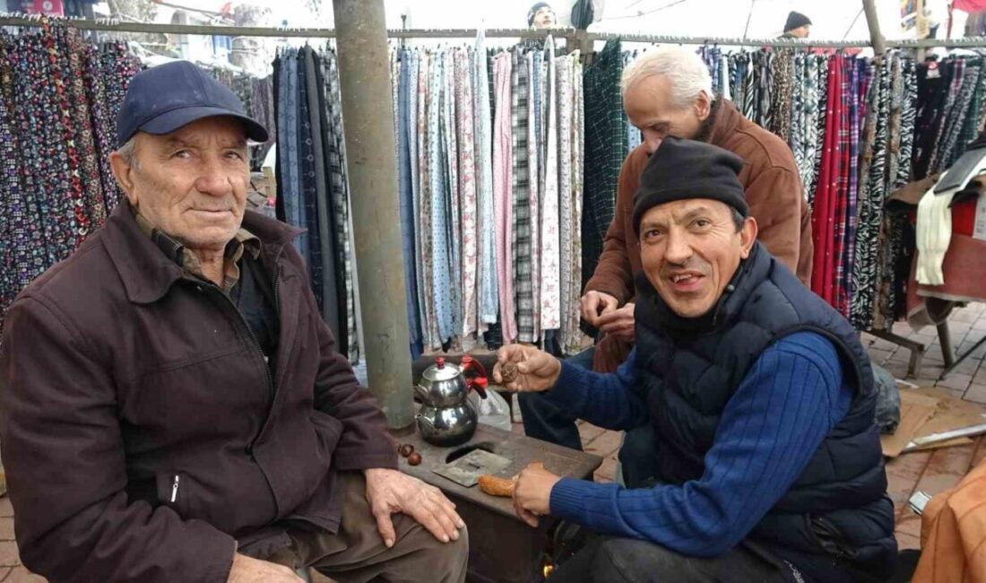 Kütahya’nın Tavşanlı ilçesinde sabaha karşı etkili olan kar yağışı, ilçeyi