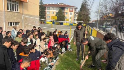 Kütahya Merkez Kadir Adlım Ortaokulu bahçesinde “Yeşil Vatan Benim Okulum-Geleceğe