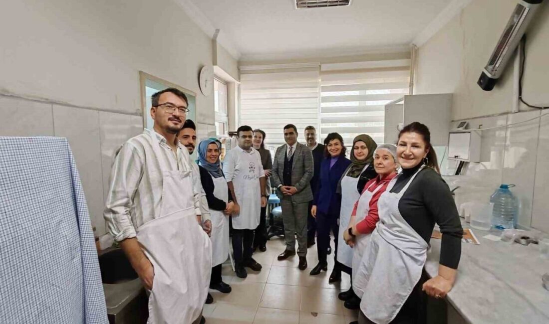 Öğretmen Akademisi Vakfı (ÖRAV) tarafından öğretmenlerin mesleki ve kişisel gelişimlerini