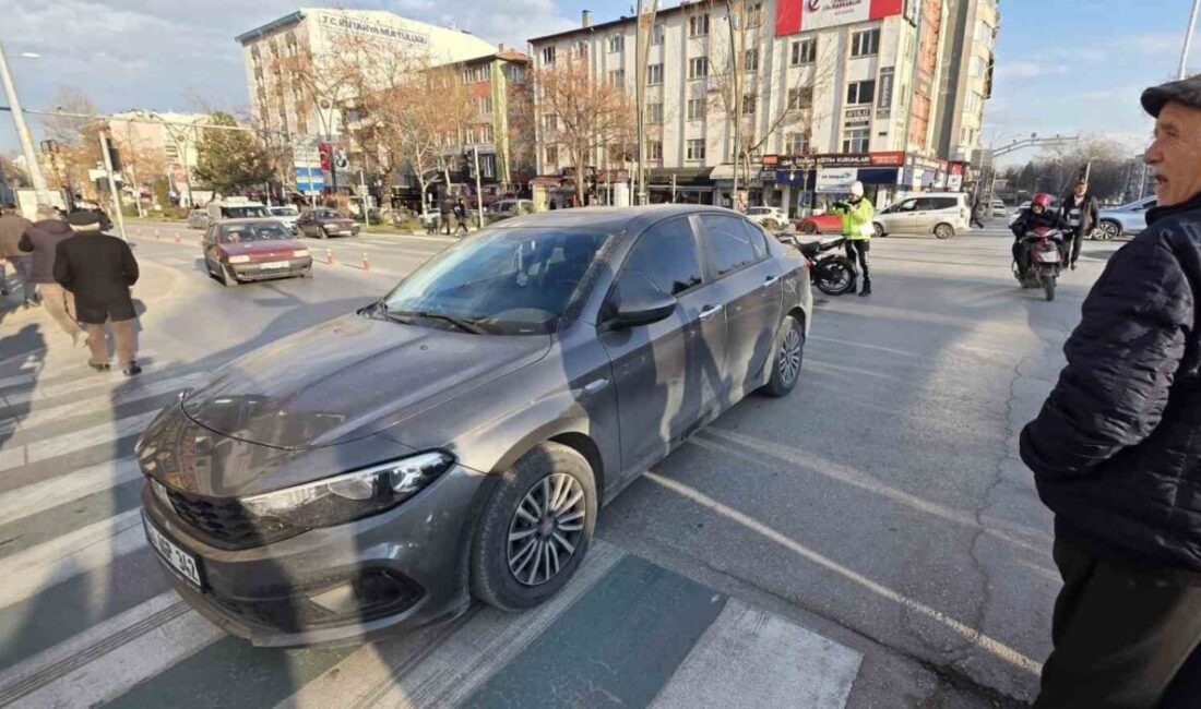 Kütahya kent merkezi Zafer Meydanı’nda meydana gelen trafik kazasında bir