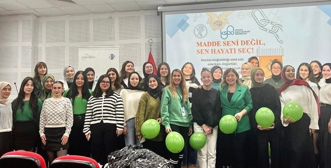 Kütahya’da Sosyal Hizmet Öğrenci Topluluğu tarafından düzenlenen eğitim programında, günümüzün
