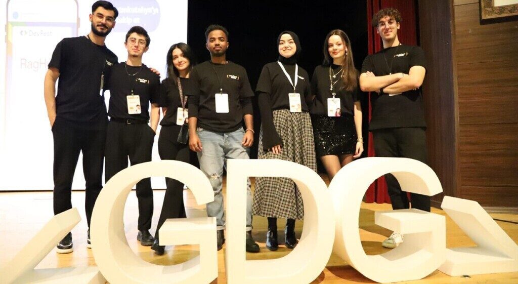 Kütahya Dumlupınar Üniversitesi Uzay ve Havacılık Topluluğu tarafından düzenlenen ’Devfest’25’