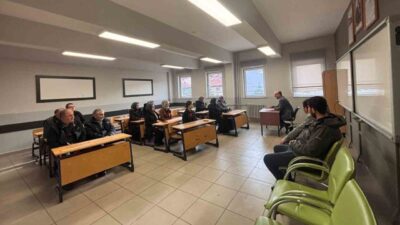 Hisarcık İlçe Milli Eğitim Müdürü Hasan Kilitci, okul idarecileri, rehber