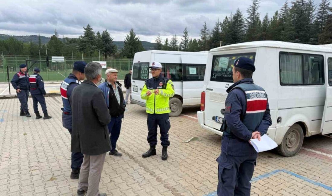 Pazarlar ilçesinde okul servis araçlarının denetimi gerçekleştirildi. Görevli ekipler, öğrencilerin