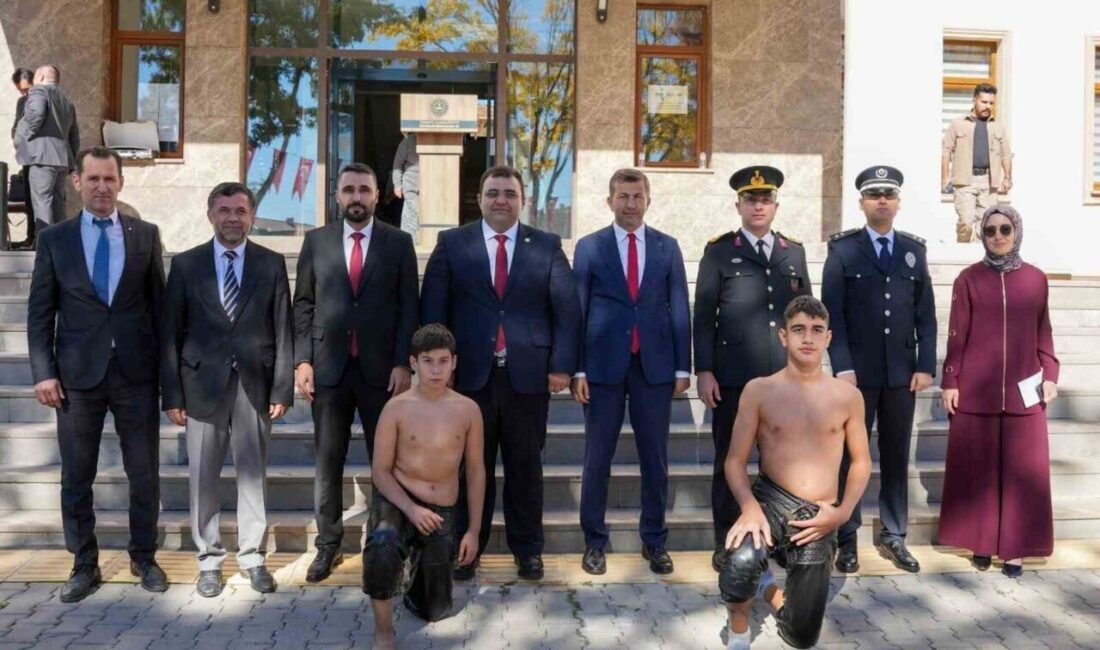 Kütahya’nın Pazarlar ilçesinde minder güreşi ve yağlı güreşi sevdirmek ve