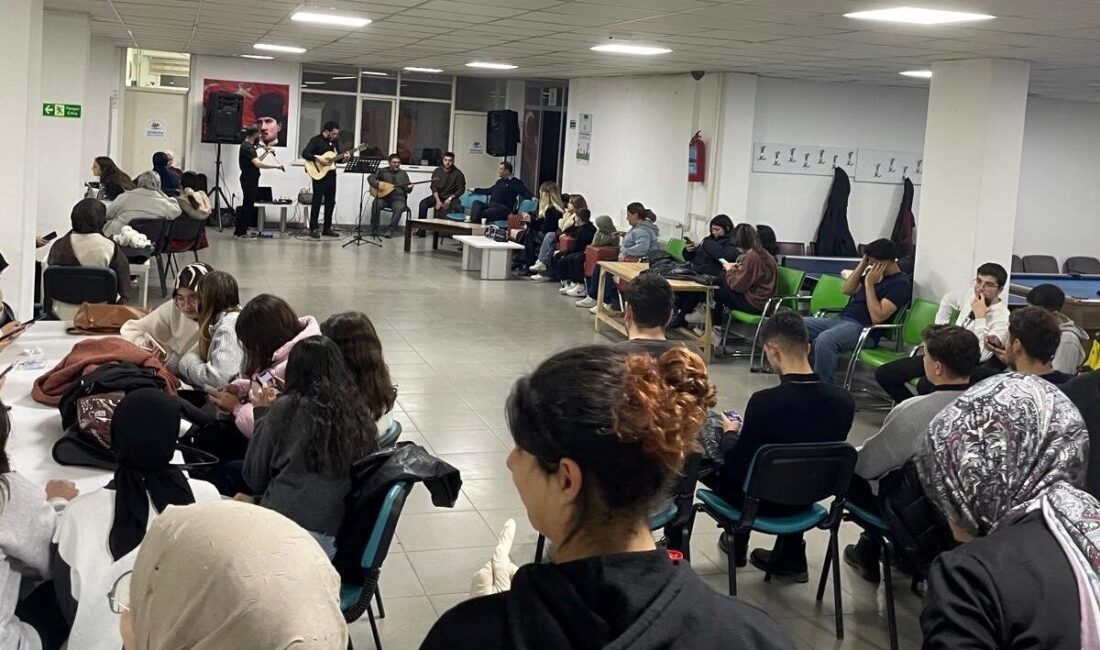 Kütahya’nın Simav Gençlik Merkezinde üniversite öğrencilerine yönelik etkinlik gerçekleştirildi. Programda,