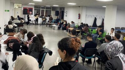 Kütahya’nın Simav Gençlik Merkezinde üniversite öğrencilerine yönelik etkinlik gerçekleştirildi. Programda,