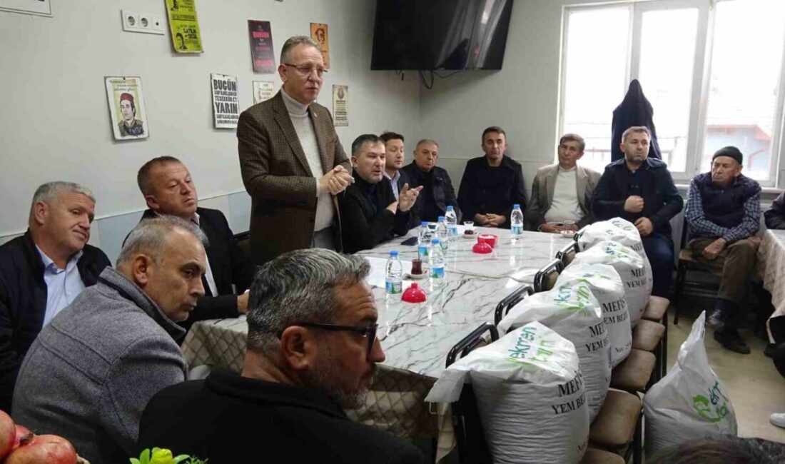 Kütahya’nın Tavşanlı ilçesinde üreticilere tohum ve gübre dağıtımı yapıldı. AK