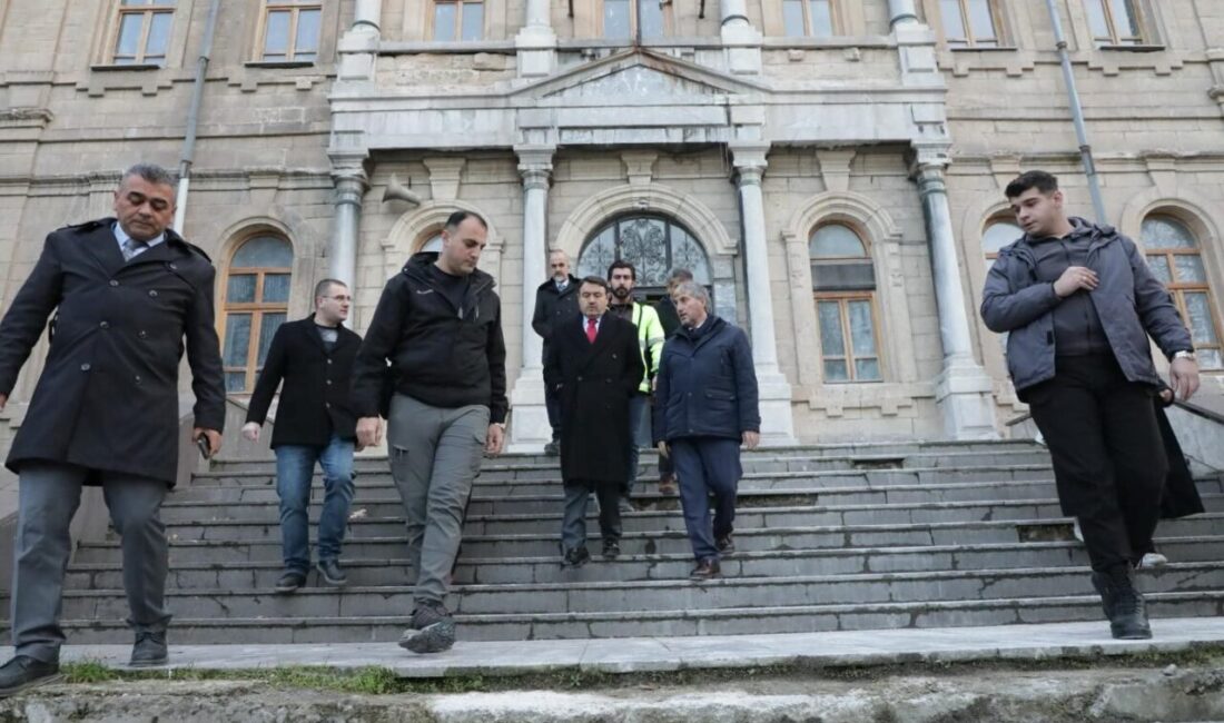 Kütahya Valisi Musa Işın, tarihi Kütahya Lisesi binasında devam eden