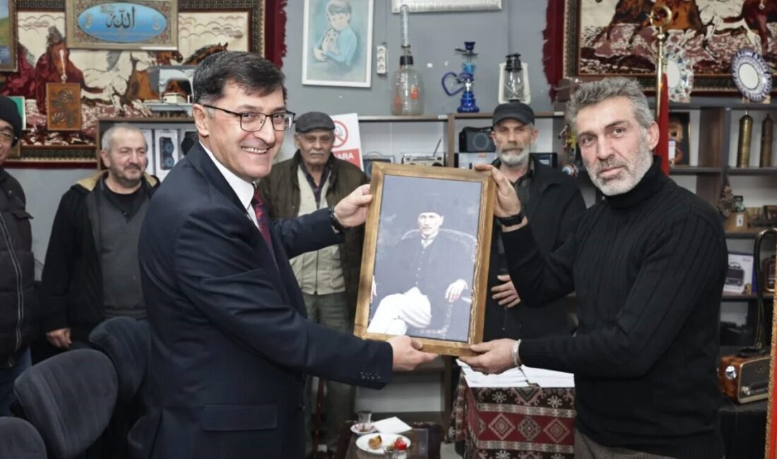 Kütahya Belediye Başkanı Eyüp Kahveci, kentte antikacılık geleneğini yaşatan mezat