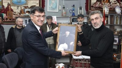 Kütahya Belediye Başkanı Eyüp Kahveci, kentte antikacılık geleneğini yaşatan mezat