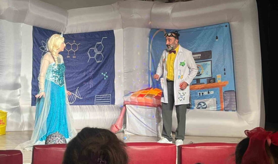 Kütahya’nın Tavşanlı ilçesinde sahne alan Anka Çocuk Tiyatrosu, minik izleyicilere