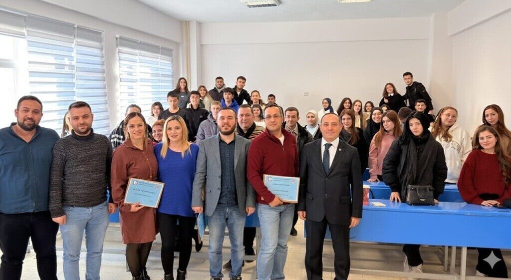 Kütahya Dumlupınar Üniversitesi (DPÜ) Çavdarhisar Meslek Yüksekokulunda, “Öğrenci-Mezun Etkileşimi” başlıklı