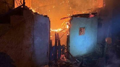 Kütahya’da gece yarısı çıkan yangın sonucunda 1 ev kullanılamaz hale