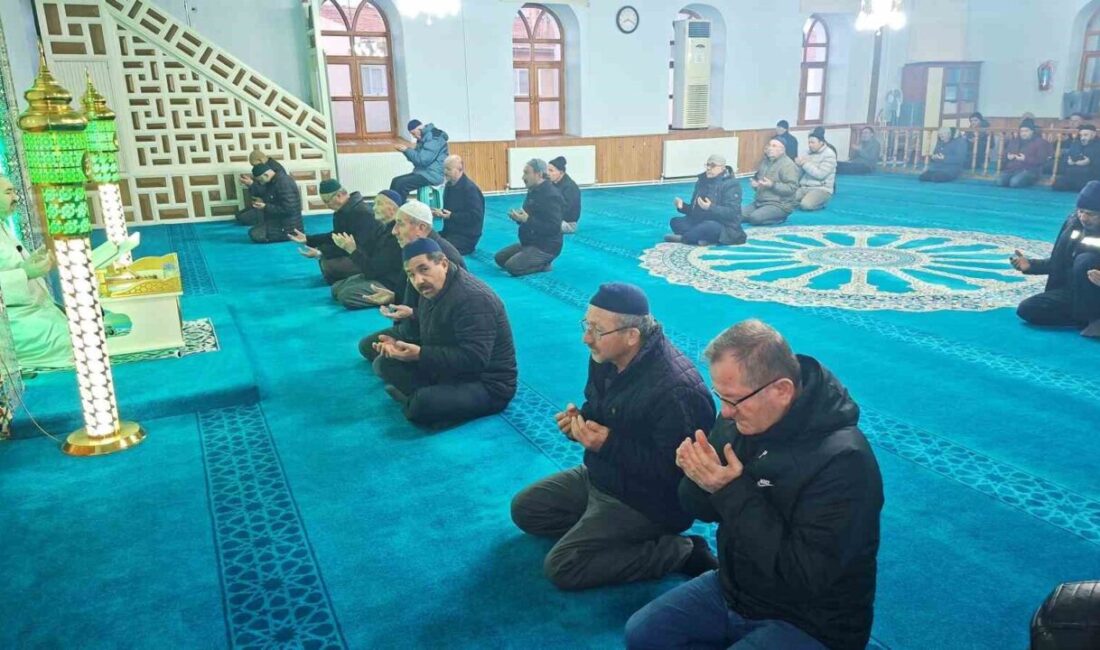 Kütahya’nın Hisarcık ilçesinde, İlçe Müftülüğü tarafından Merkez Çarşı Camii’nde “2026’ya