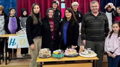Kütahya Akşemsettin Kız Anadolu İmam Hatip Lisesinde öğrenciler, Fen Bilimleri