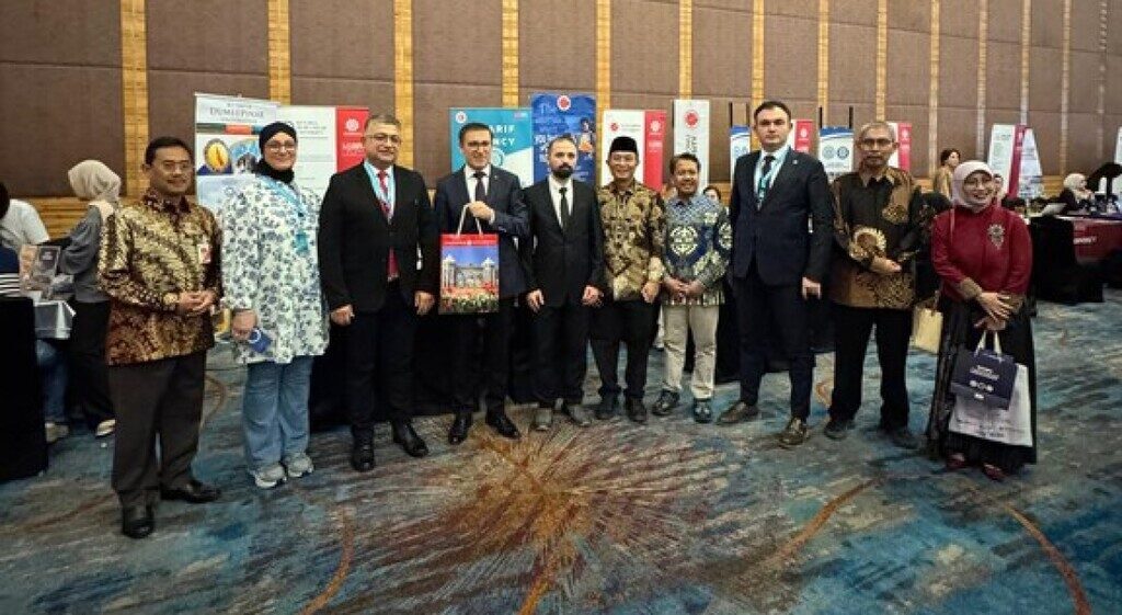 Kütahya Dumlupınar Üniversitesi (DPÜ), Endonezya’nın başkenti Cakarta’da Maarif Ajansı tarafından