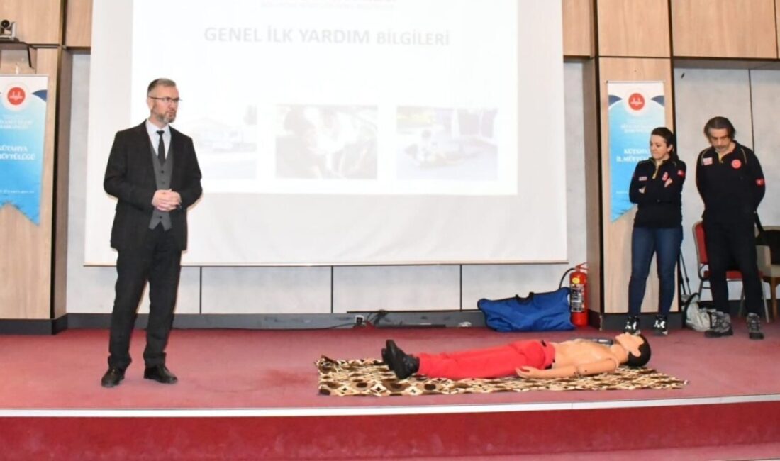 Kütahya Müftülüğü bünyesinde oluşturulan ilk yardım ekibinde görevlendirilen personele, İl