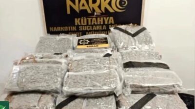 Kütahya’da polis ekiplerince gerçekleştirilen operasyonda 42 kilo 582 gram esrar