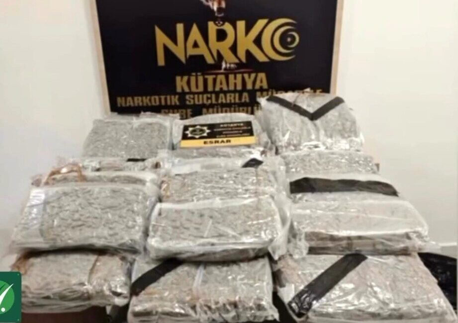 Kütahya’da polis ekiplerince gerçekleştirilen operasyonda 42 kilo 582 gram esrar