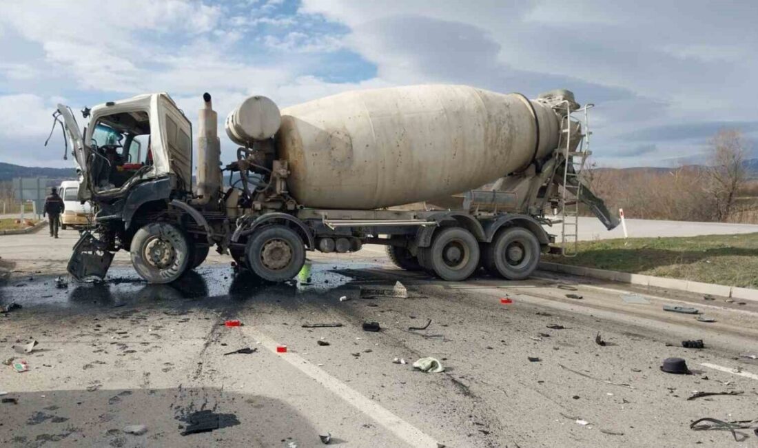 Kütahya’nın Tavşanlı ilçesinde iki beton mikserinin çarpışması sonucu meydana gelen