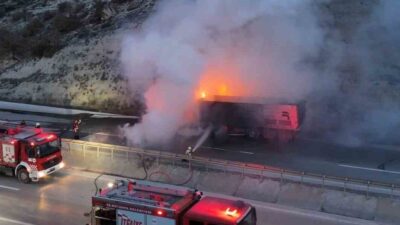 Kütahya’da seyir halindeki tır alevlere teslim oldu. Kütahya-Eskişehir karayolunun 27.