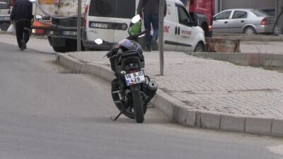 Kütahya’nın Tavşanlı ilçesinde otomobil ile motosikletin çarpışması sonucu meydana gelen