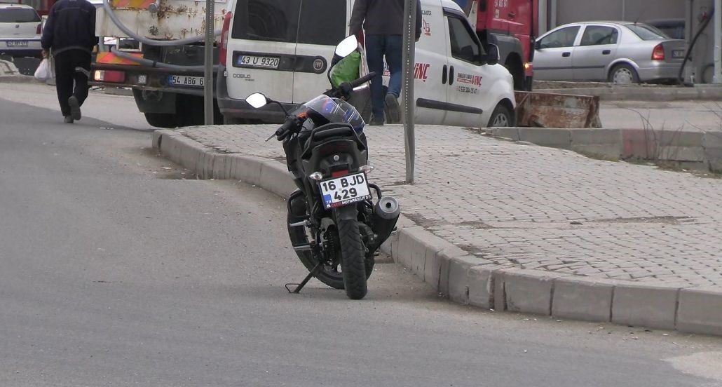 Kütahya’nın Tavşanlı ilçesinde otomobil ile motosikletin çarpışması sonucu meydana gelen