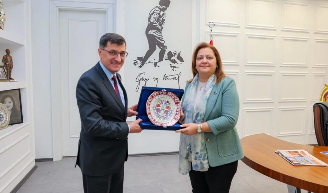 Kütahya Belediye Başkanı Eyüp Kahveci, Afyonkarahisar Belediye Başkanı Burcu Köksal’ı