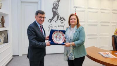 Kütahya Belediye Başkanı Eyüp Kahveci, Afyonkarahisar Belediye Başkanı Burcu Köksal’ı