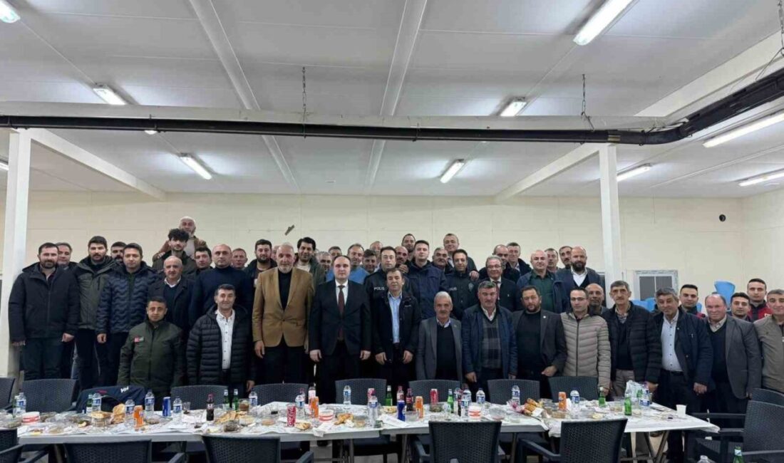 Aslanapa Kaymakamı İsmail Tosun, köy ve mahalle muhtarları tarafından düzenlenen