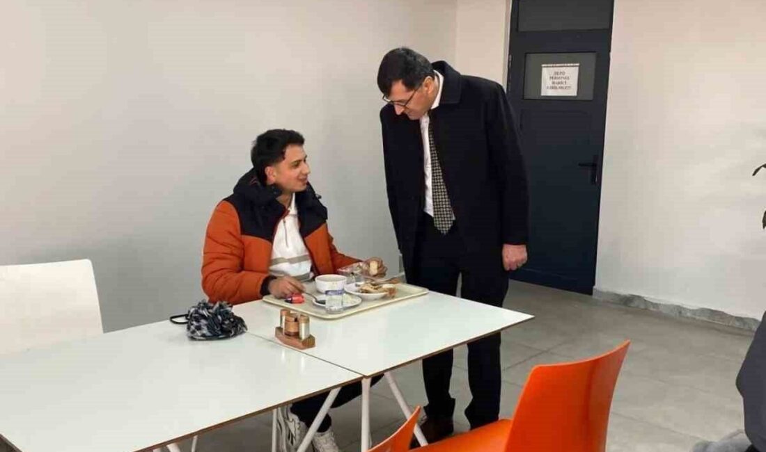 Kütahya Belediye Başkanı Eyüp Kahveci, Çamlıbahçe Parkı içerisinde hizmet veren