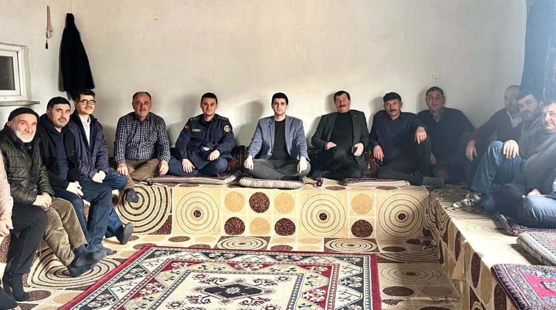 Dumlupınar Kaymakamlığı’na bağlı Yüylük Köyü’nde vatandaşlarla bir araya gelen Kaymakam