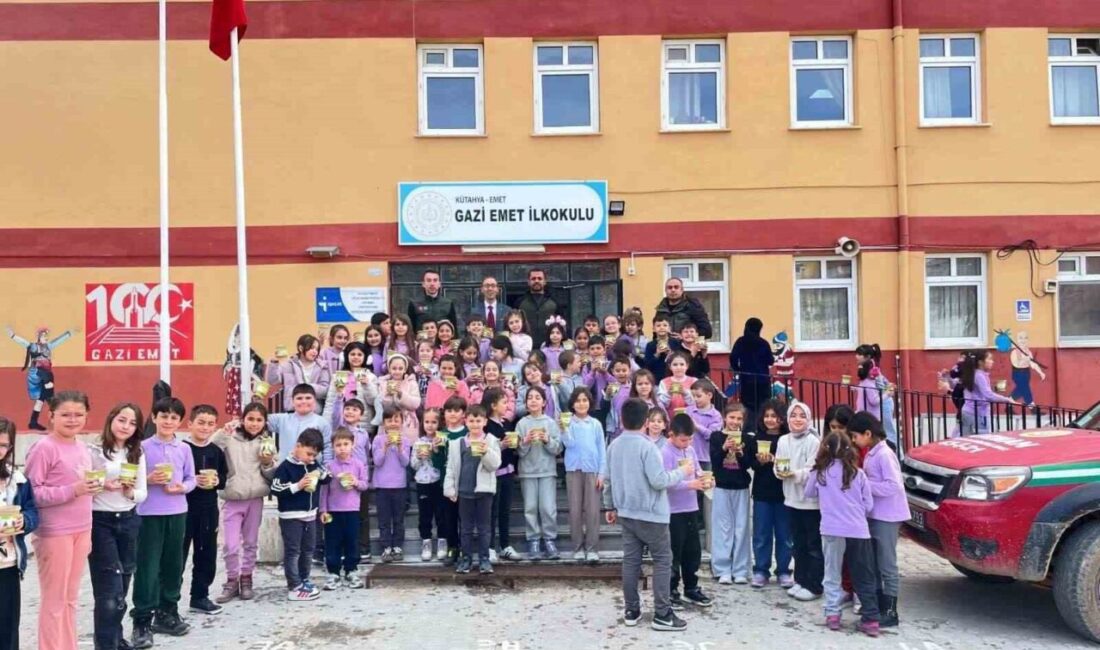 Kütahya’nın Emet ilçesinde öğrenciler, doğaya nefes olmak için anlamlı bir
