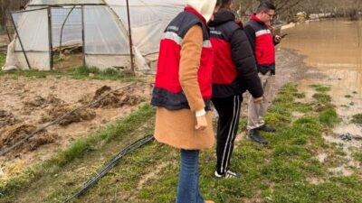 Kütahya’nın Emet ilçesinde etkili olan şiddetli yağışların ardından Emet Çayı’nın