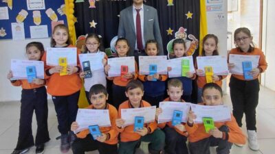 Kütahya’nın Hisarcık ilçesinde bulunan Atatürk İlkokulu’nda İstiklal Marşı’nın tamamını hatasız