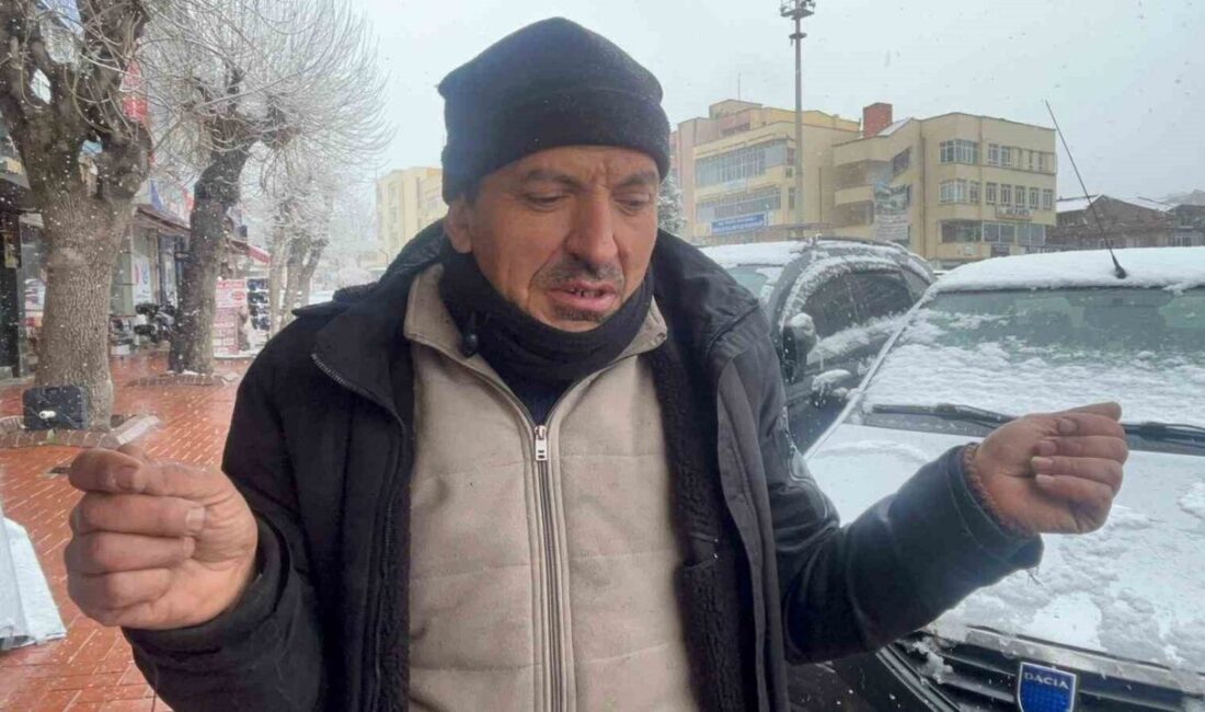 Kütahya’nın Tavşanlı ilçesinde etkili olan kar yağışı ve soğuk hava