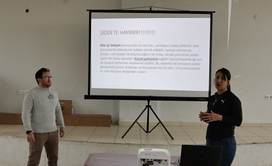 Kütahya Belediyesi tarafından düzenlenen Ramazan Eğitim Programı, vatandaşların yoğun ilgi