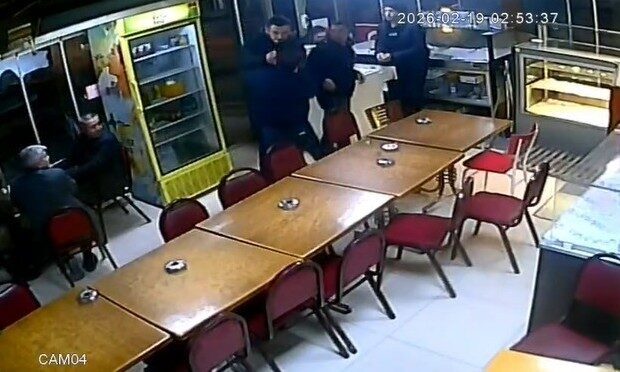 Kütahya’da bir çay evinde meydana gelen bıçaklı saldırıda bir kişi