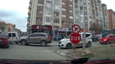 Kütahya’da iki aracın çarpışması sonucu meydana gelen trafik kazası saniye