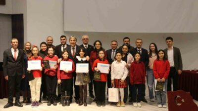 Kütahya’da, “Korkma, Gençliğin Ruhu Burada” temasıyla İstiklâl Marşı’nı ezbere ve
