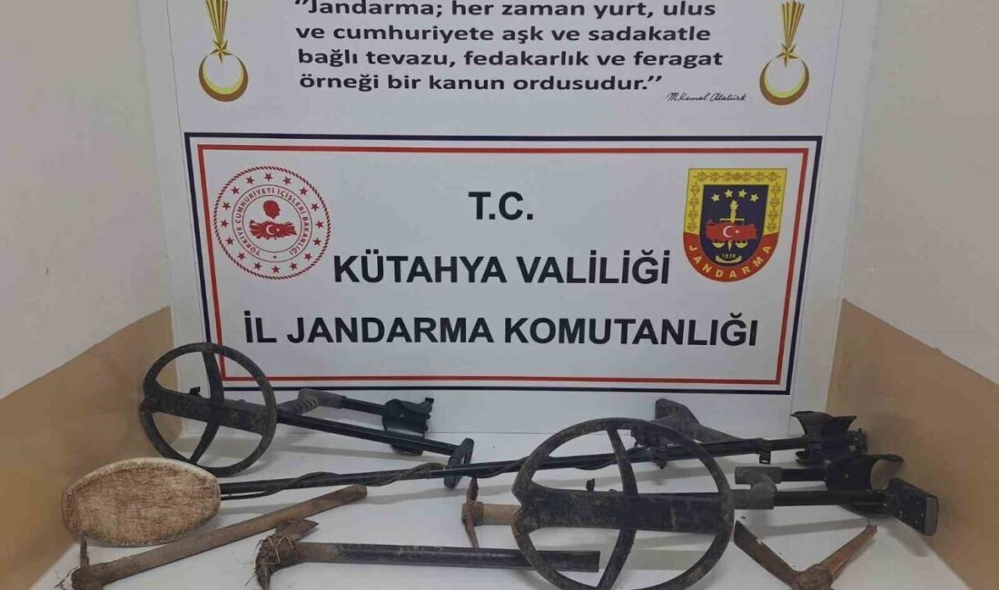 Kütahya’da jandarma ekiplerinin düzenlediği operasyonda çok sayıda tarihi eser ele
