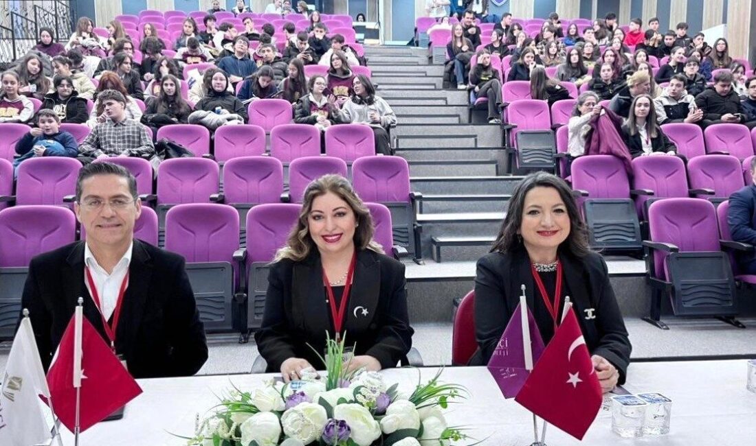 Kütahya’da düzenlenen Liseler Arası Münazara Yarışması Final Programı, yoğun katılımla