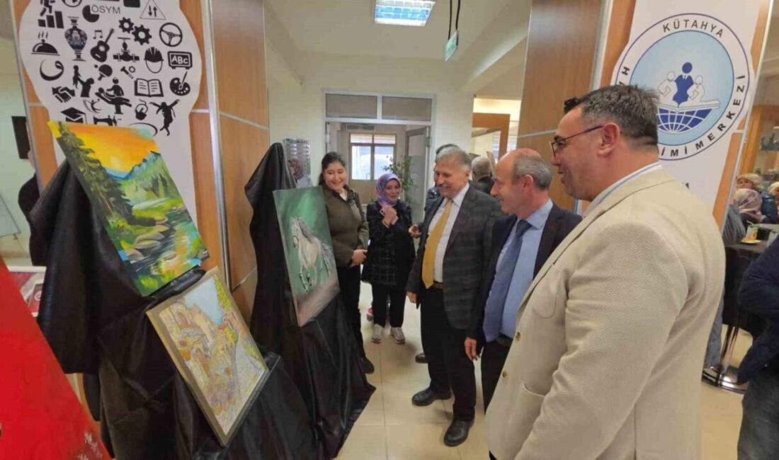 Kütahya’da Halk Eğitimi Merkezi kursiyerlerinin hazırladığı eserlerden oluşan resim sergisi