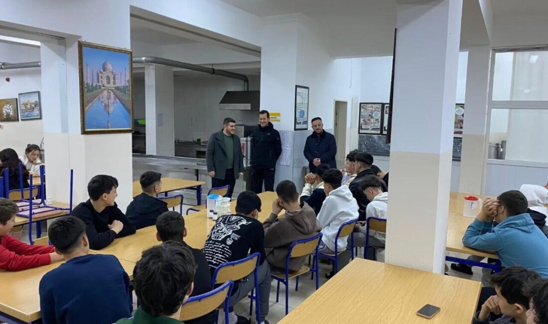 Kütahya’nın Pazarlar ilçesinde, Berat Kandili dolayısıyla Pazarlar Spor Lisesi’nde özel