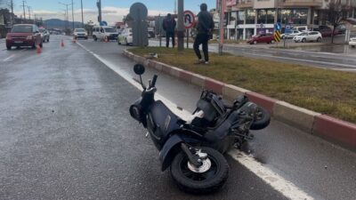 Kütahya’nın Tavşanlı ilçesinde otomobil ile motosikletin çarpışması sonucu meydana gelen