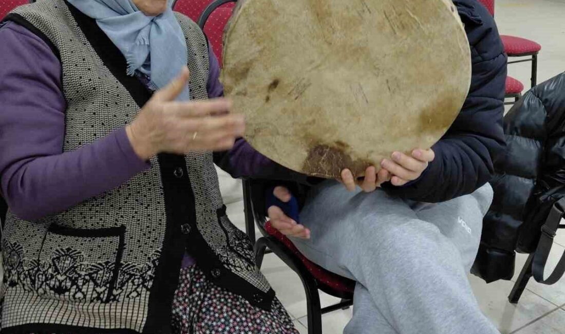 Pazarlar Halk Eğitimi Merkezi Müdürlüğü’nün açtığı halk oyunları kursu kapsamında