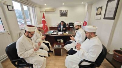 Kütahya’nın Şaphane ilçesinde camilere atanan imam hatipler için cübbe ve