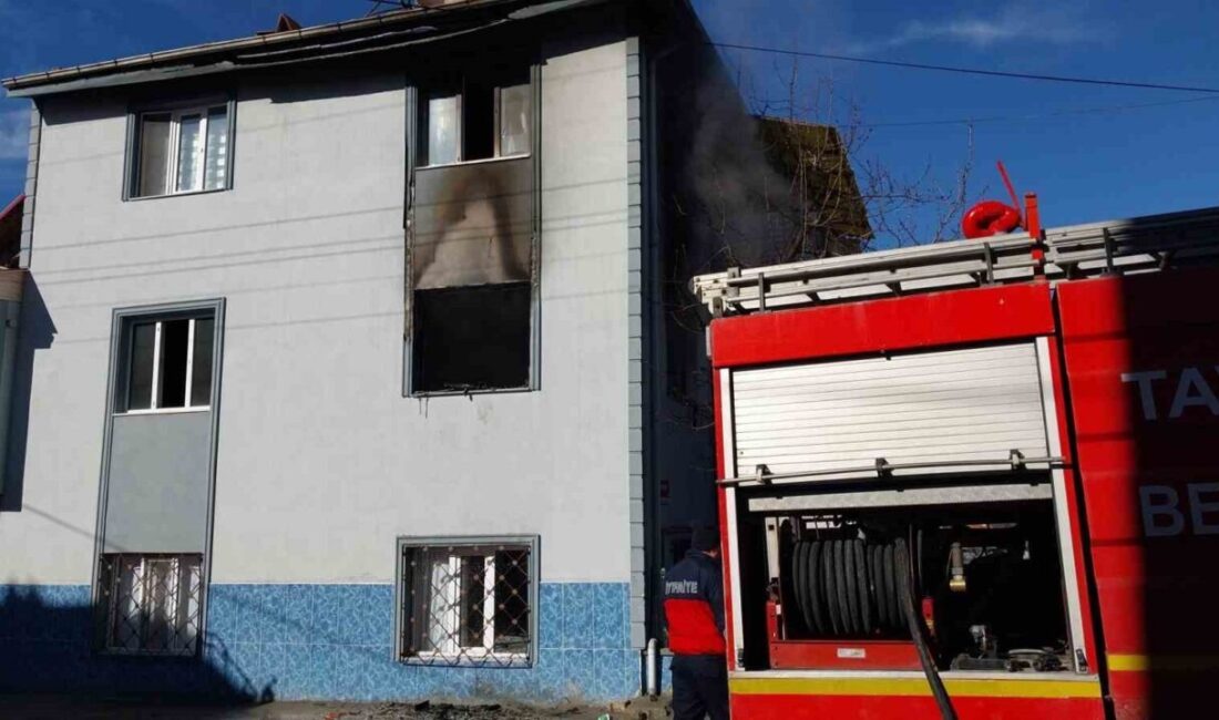 Kütahya’nın Tavşanlı ilçesinde 3 katlı bir binada çıkan yangın büyük